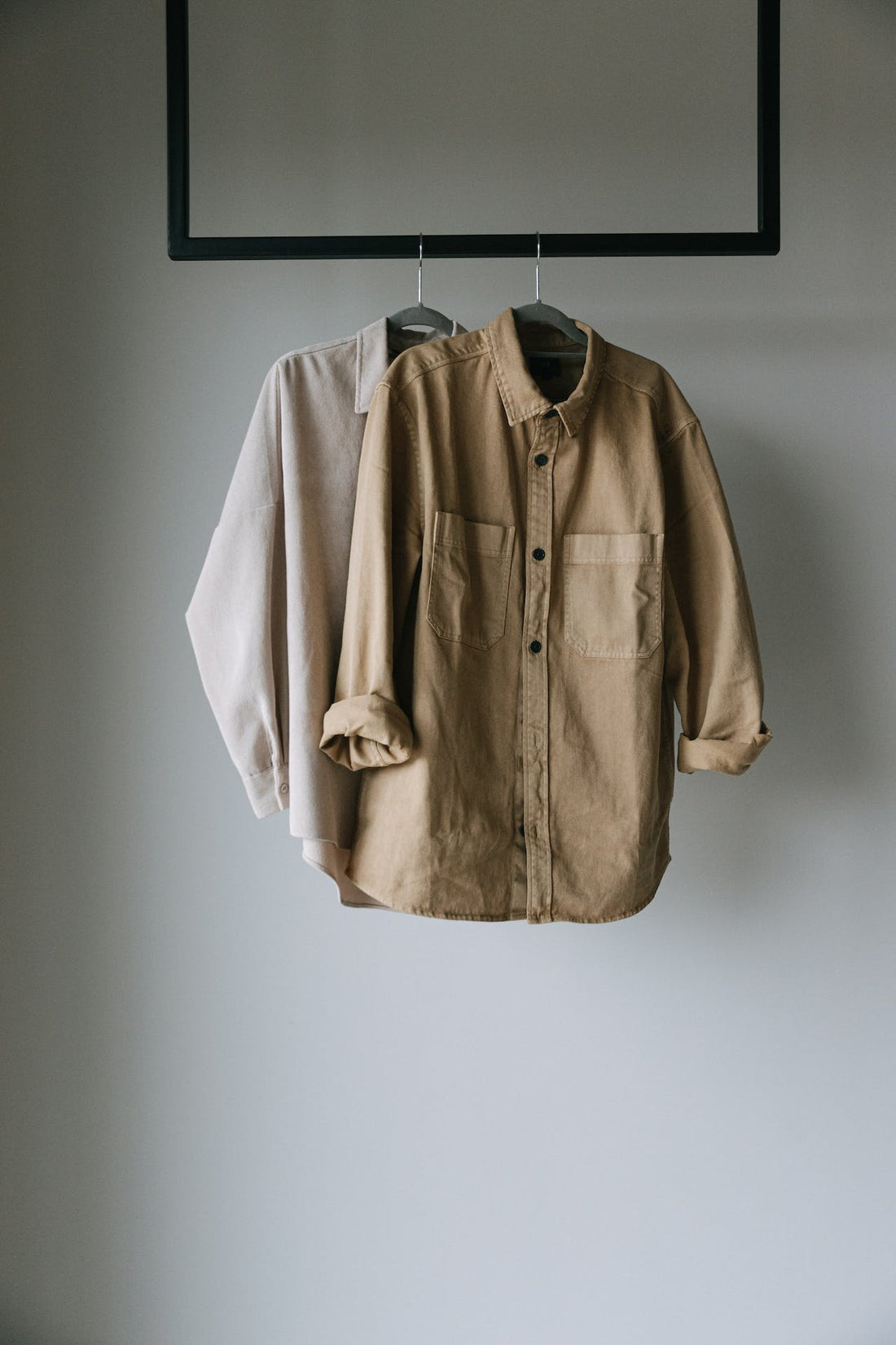 Unisex shirt hanging