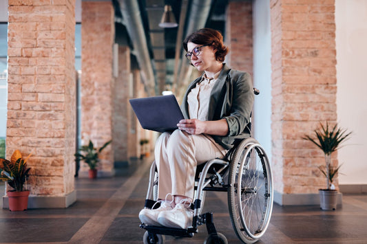 How to Choose Adaptive Clothing for Wheelchair Users: Functionality Meets Fashion