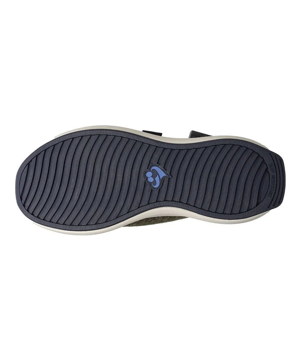 heel pull tab on men's extra-wide adaptive shoes, facilitating easy wearing with a comfortable, cushioned heel design