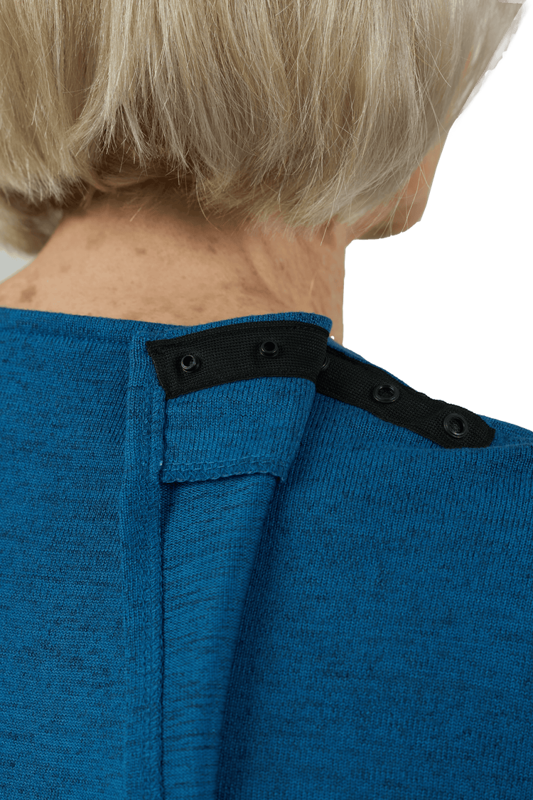 Adaptive Top - Annie | Azur, back attachment detail