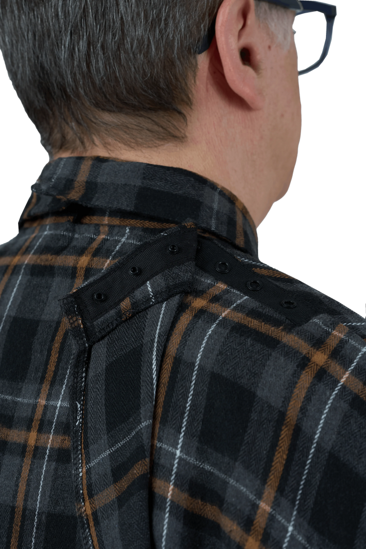 Adaptive Shirt - Theo | Black, back opening detail