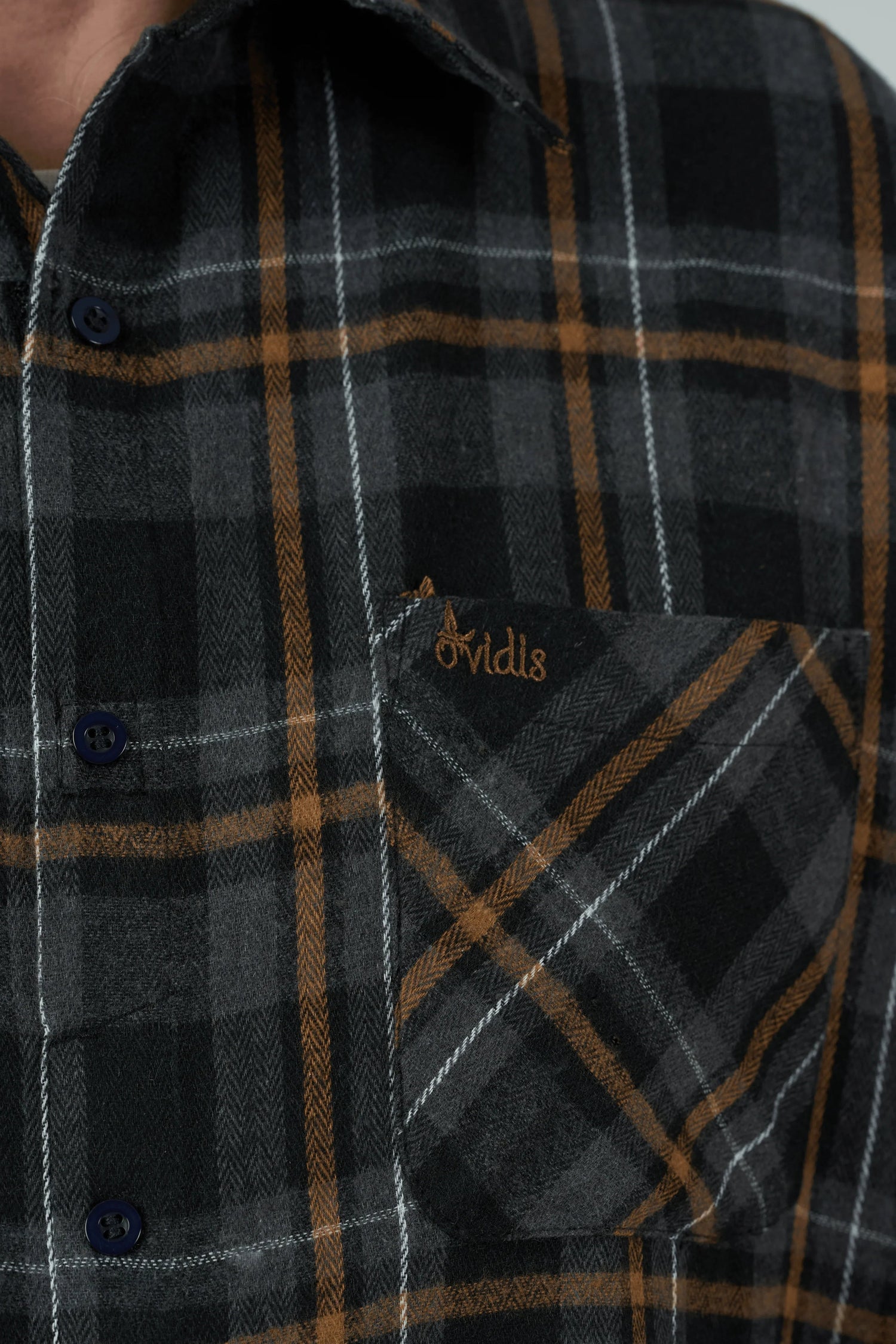 Adaptive Shirt - Theo | Black, pocket detail