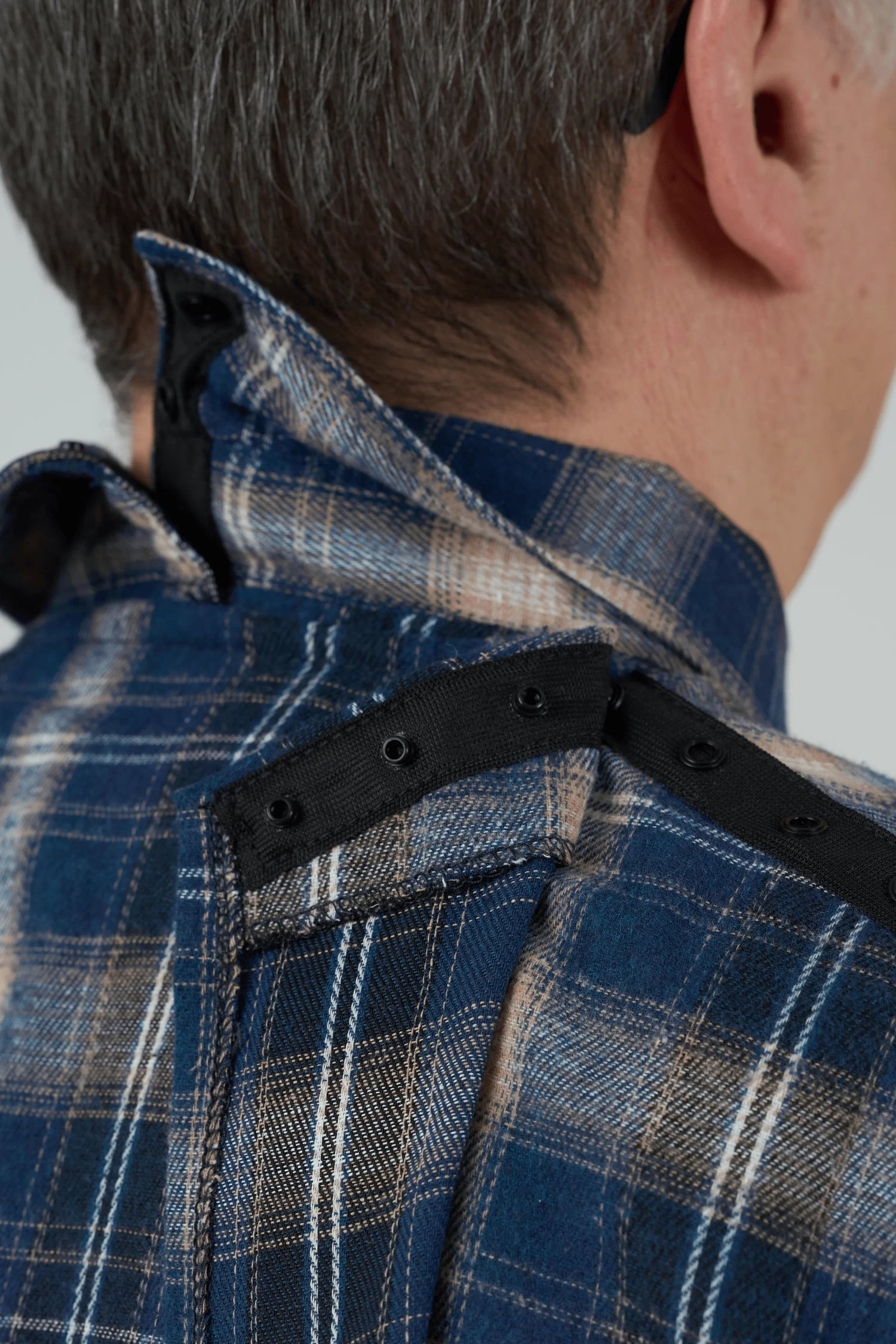 Adaptive Shirt - Theo | Bluestone, back closure detail