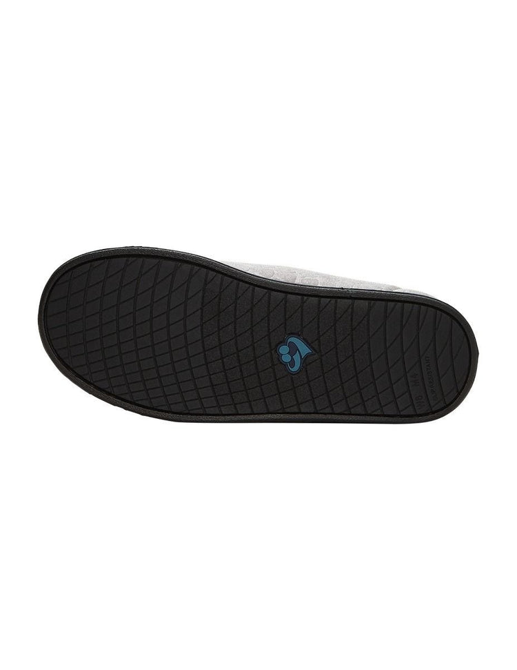 Non-slip black soles at bottom of the extra wide grey indoor slippers