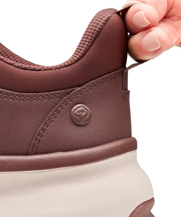 Finger Loop of the chestnut Men's Extra Wide Walking Shoes