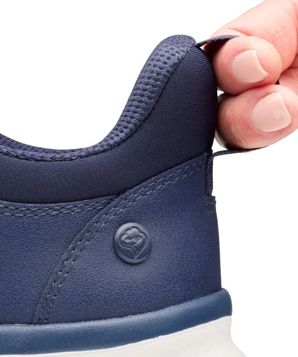 Finger loop of the navy Men's Extra Wide Walking Shoes